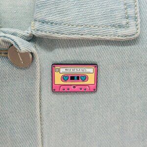 ✨Badge Cassette Tape Best of the 90s Retro Enamel Pin Broch Pink Vintage Vibes✨